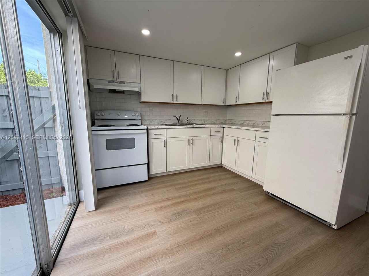 Ne 18th Ave - Photo 3 of 8