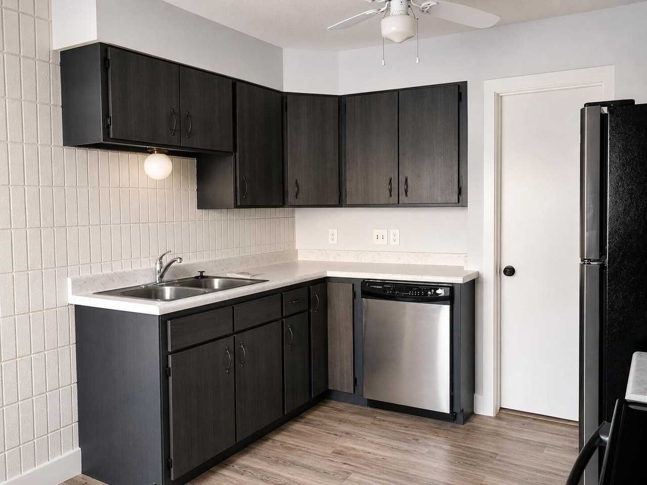 781 N Valley View Dr #D - Photo 2 of 8