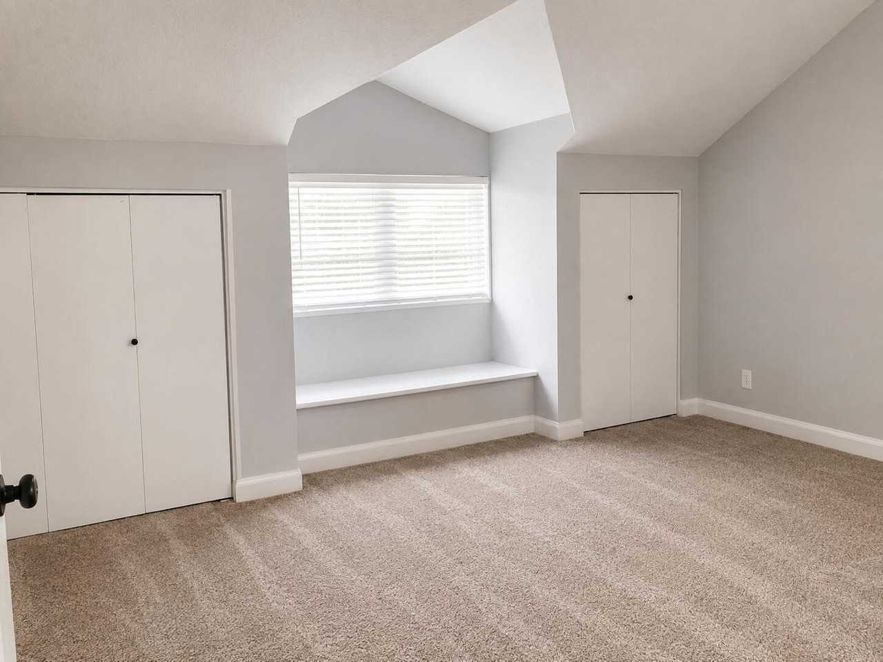 781 N Valley View Dr #D - Photo 5 of 8