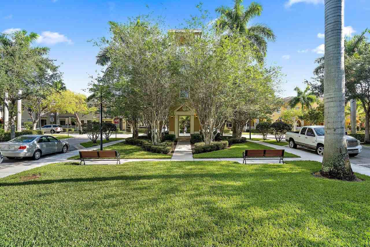 356 W Thatch Palm Cir #105 - Photo 6 of 19