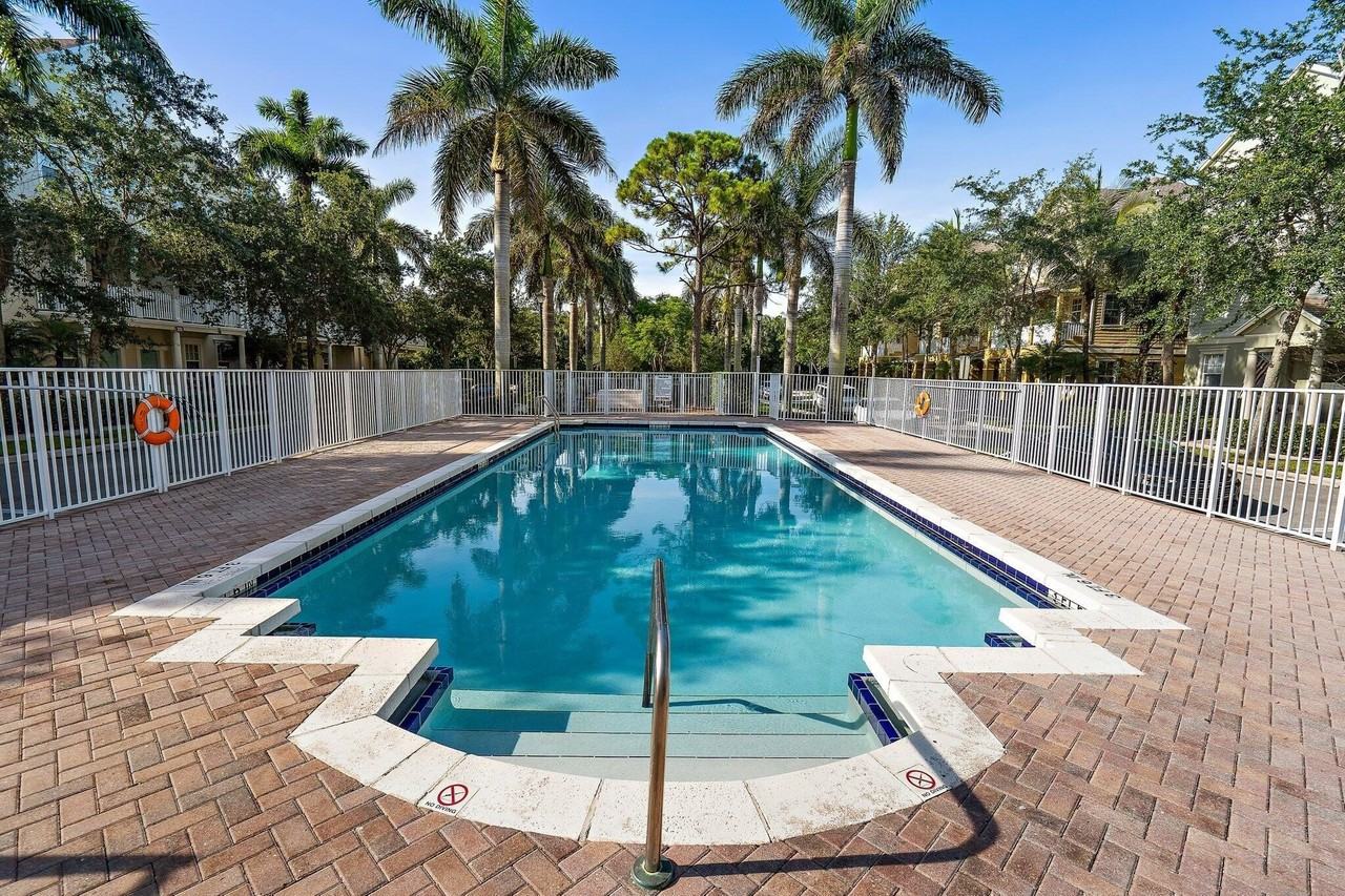 356 W Thatch Palm Cir #105 - Photo 7 of 19