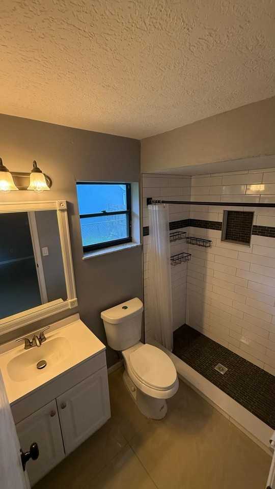 1832 Se Manth Ln - Photo 5 of 13