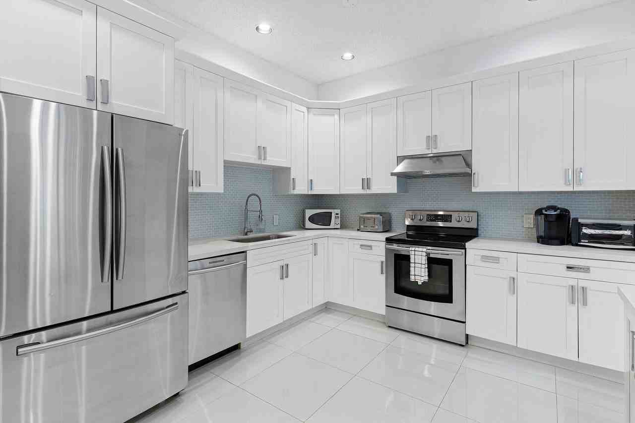 5190 Lake Catalina Dr #B - Photo 3 of 47