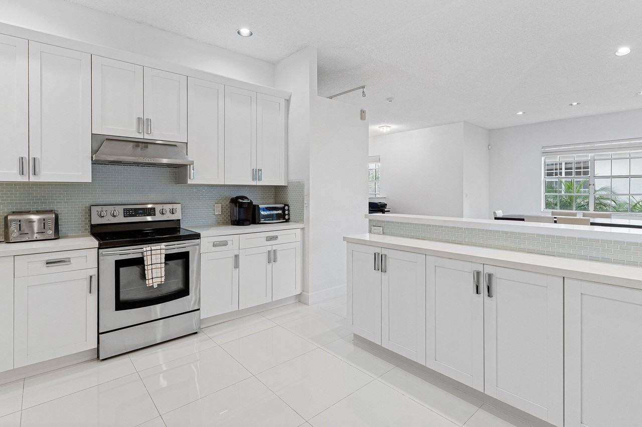 5190 Lake Catalina Dr #B - Photo 4 of 47