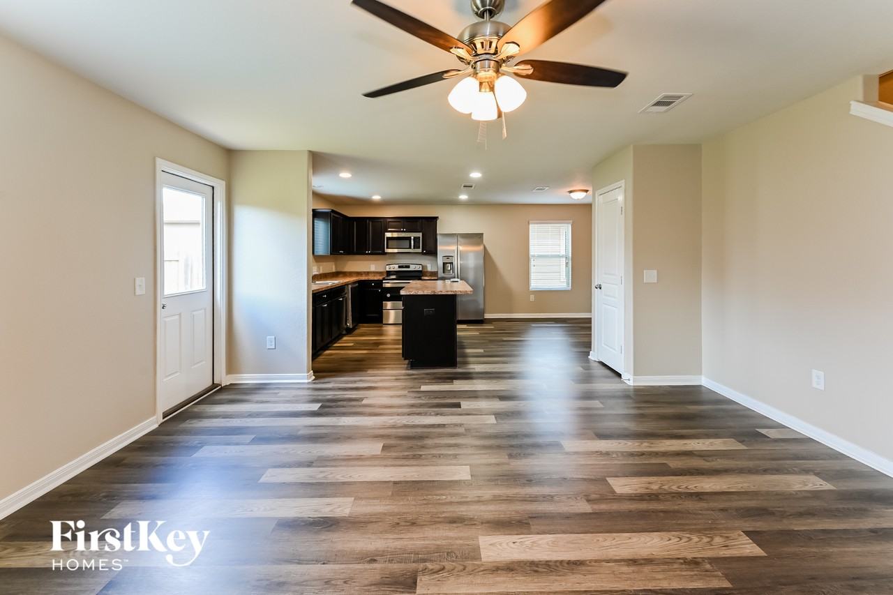 10031 Orchid Spring Ln - Photo 4 of 15