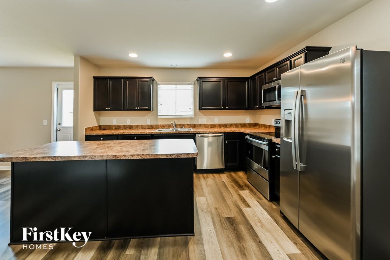 10031 Orchid Spring Ln - Photo 5 of 15