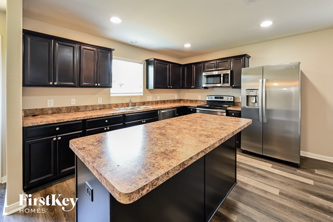 10031 Orchid Spring Ln - Photo 6 of 15