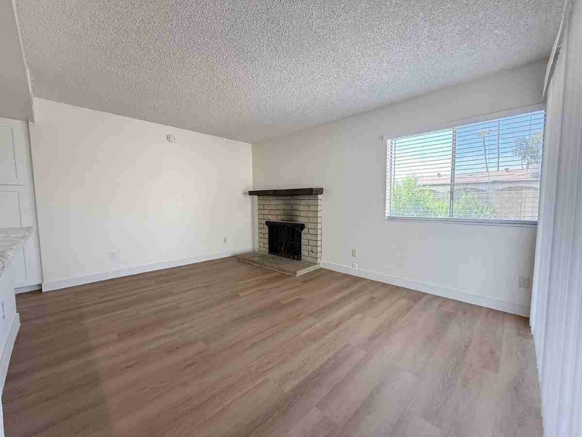 15420 N 23rd Dr - Photo 4 of 31