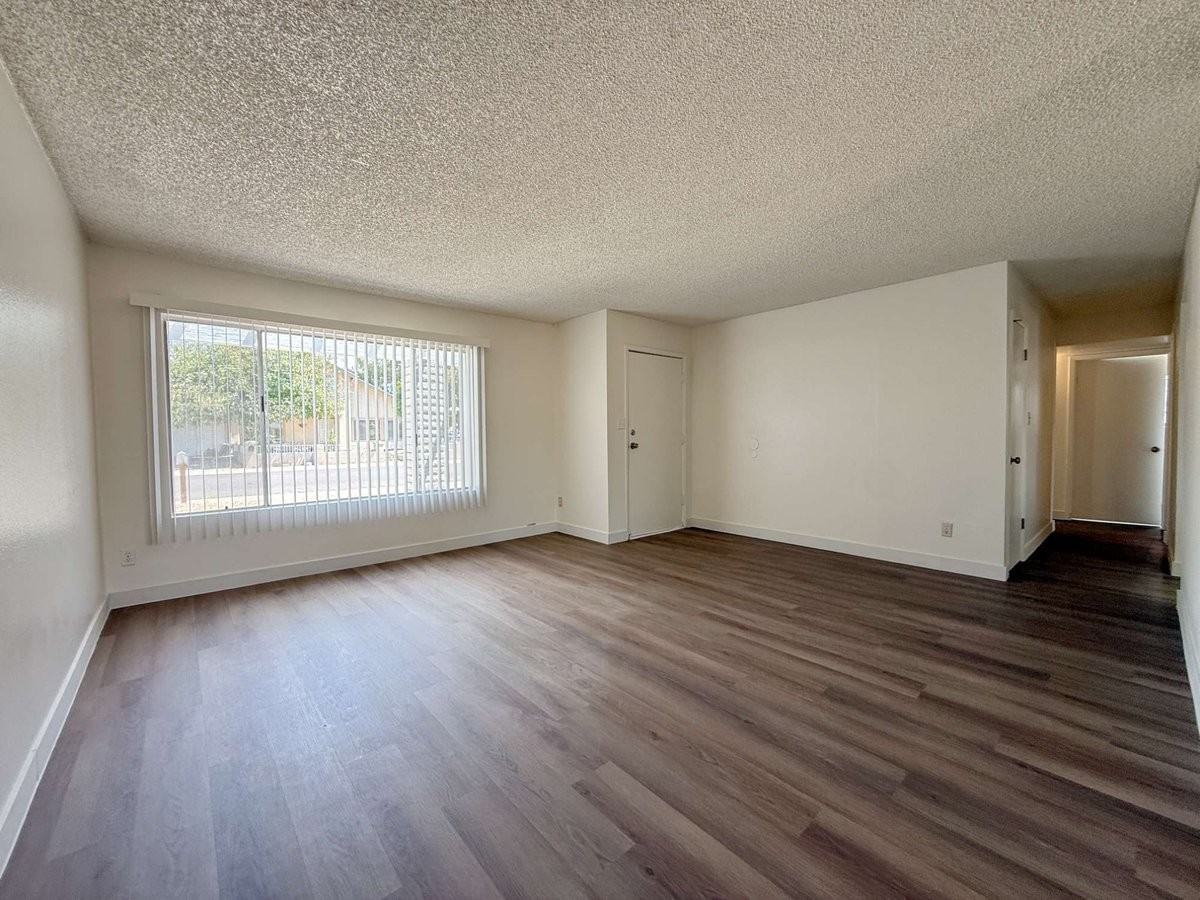 15420 N 23rd Dr - Photo 5 of 31