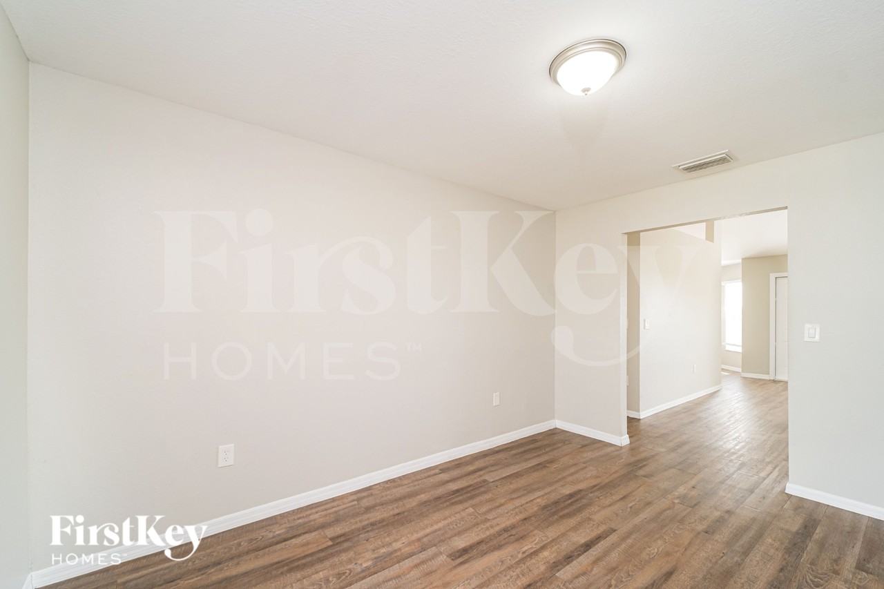 2153 Nw 18th Pl - Photo 5 of 17