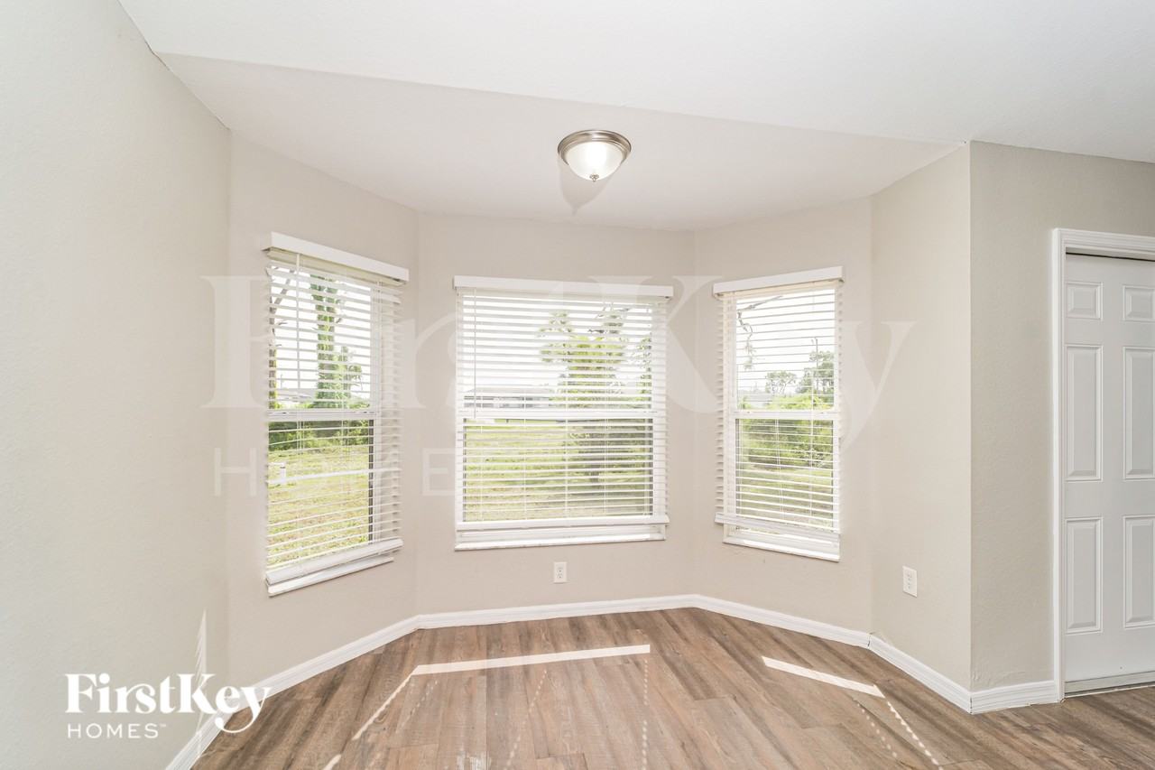 2153 Nw 18th Pl - Photo 6 of 17