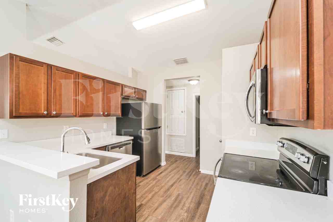 2153 Nw 18th Pl - Photo 7 of 17
