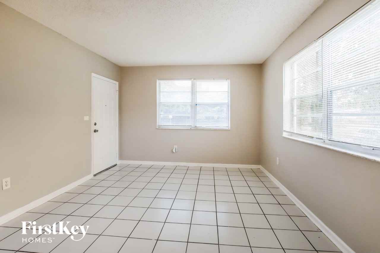 9233 Sw 204th Ter - Photo 2 of 15