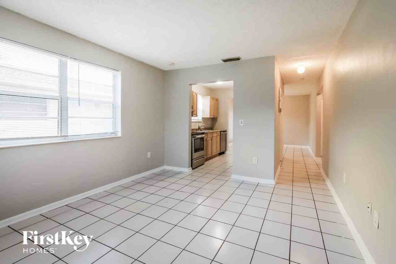 9233 Sw 204th Ter - Photo 3 of 15