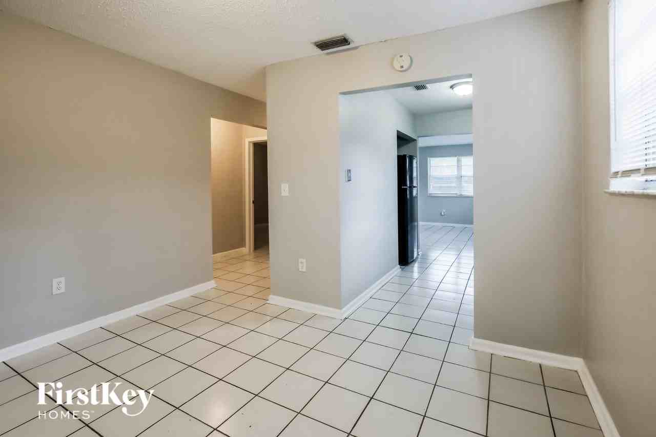 9233 Sw 204th Ter - Photo 4 of 15