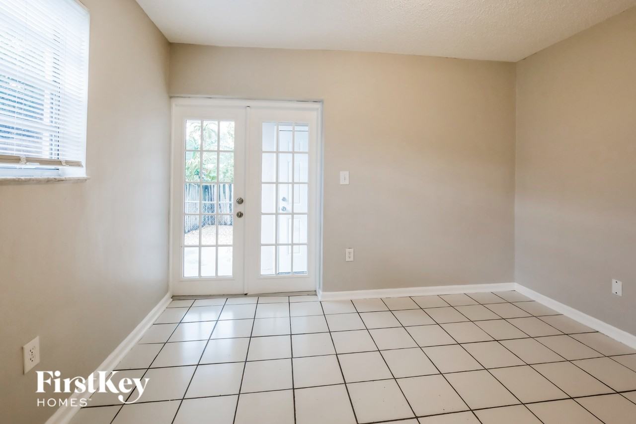 9233 Sw 204th Ter - Photo 5 of 15