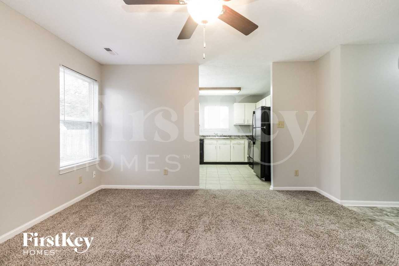 5143 Longmeadow Ct - Photo 2 of 15