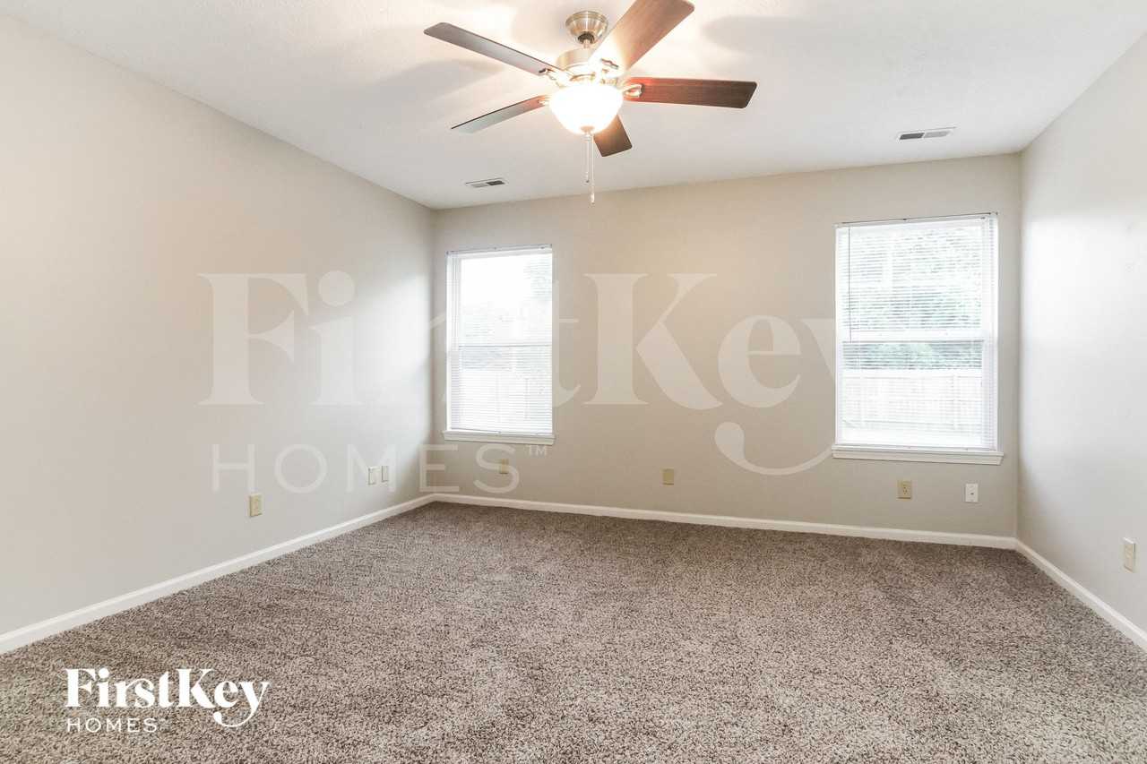 5143 Longmeadow Ct - Photo 5 of 15
