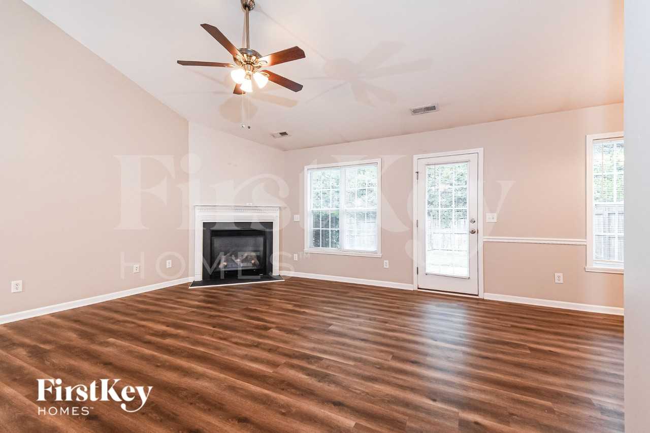 4040 Creekside Ct - Photo 3 of 16