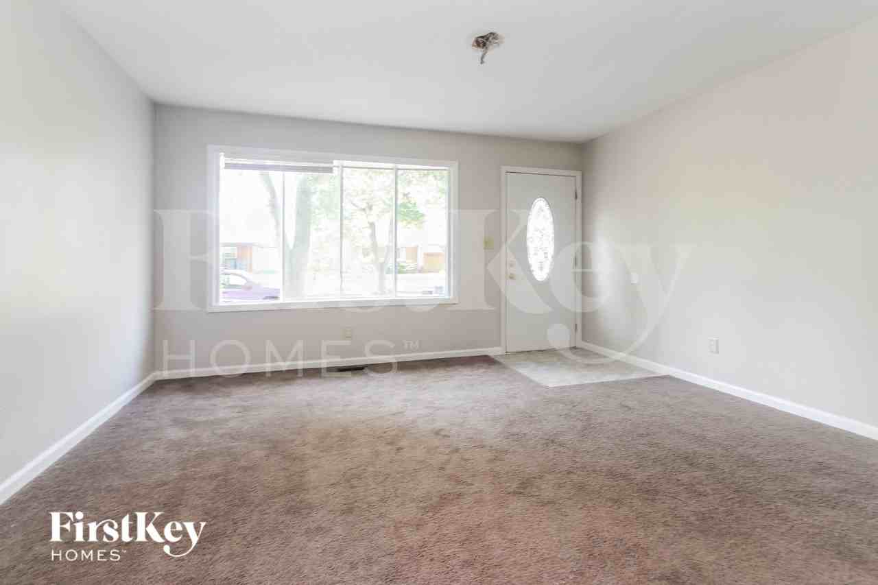 10207 Catalina Dr - Photo 3 of 10
