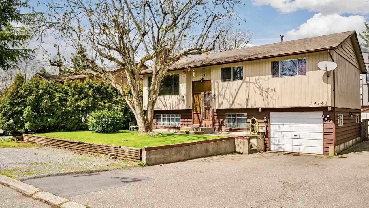 19741 54A Ave - Photo 6 of 23