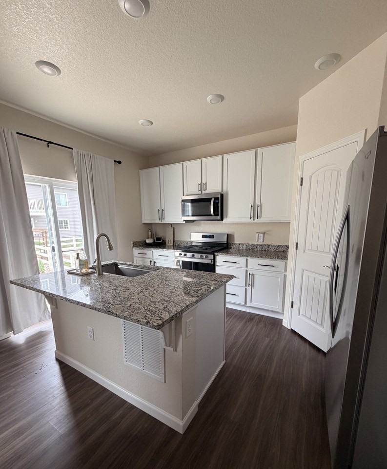 5215 Lumos Ln - Photo 4 of 27