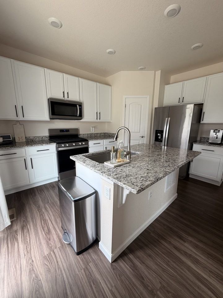 5215 Lumos Ln - Photo 5 of 27