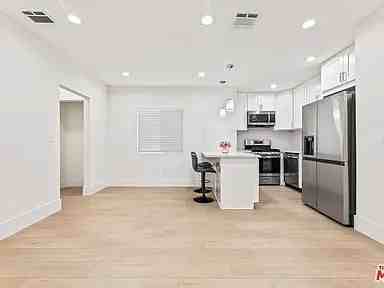 16235 Parthenia St - Photo 3 of 10
