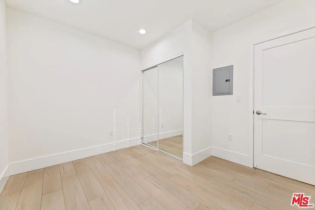 16235 Parthenia St - Photo 5 of 10