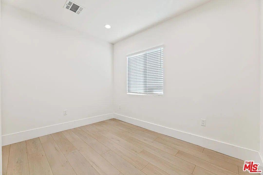 16235 Parthenia St - Photo 7 of 10