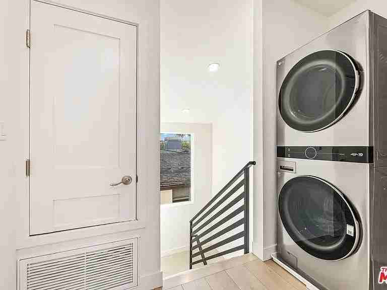 16231 Parthenia St - Photo 4 of 12