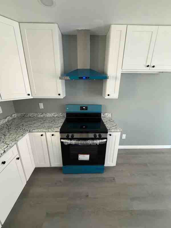 4786 Harrison St - Photo 3 of 32