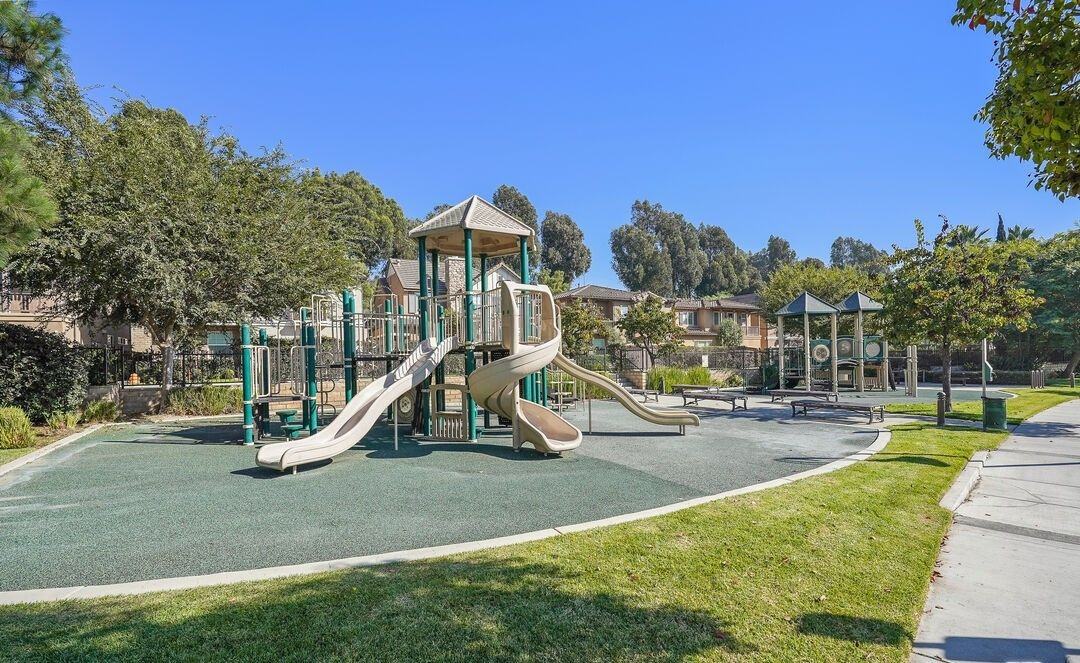 9135 S Cullen Way - Photo 7 of 17