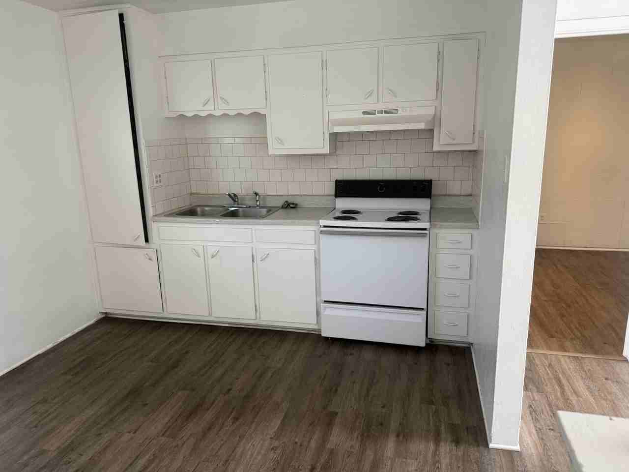 305 Charleston St Ne - Photo 3 of 14