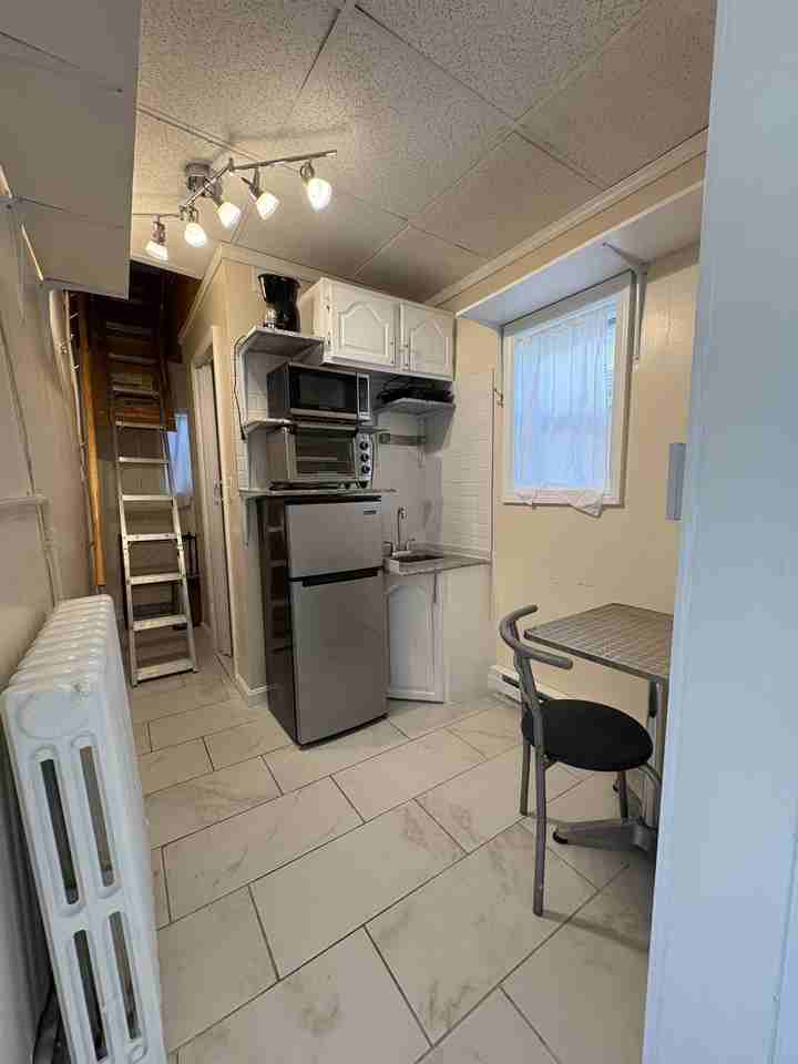 39 Farquhar St