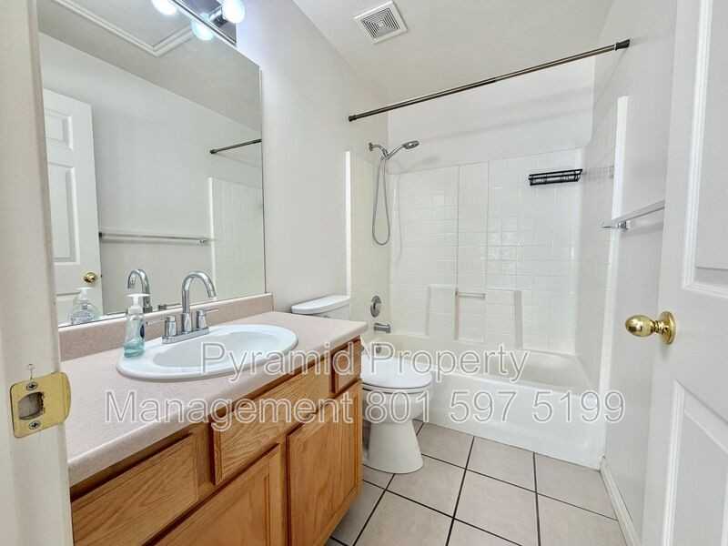 1336 Se - Photo 3 of 26