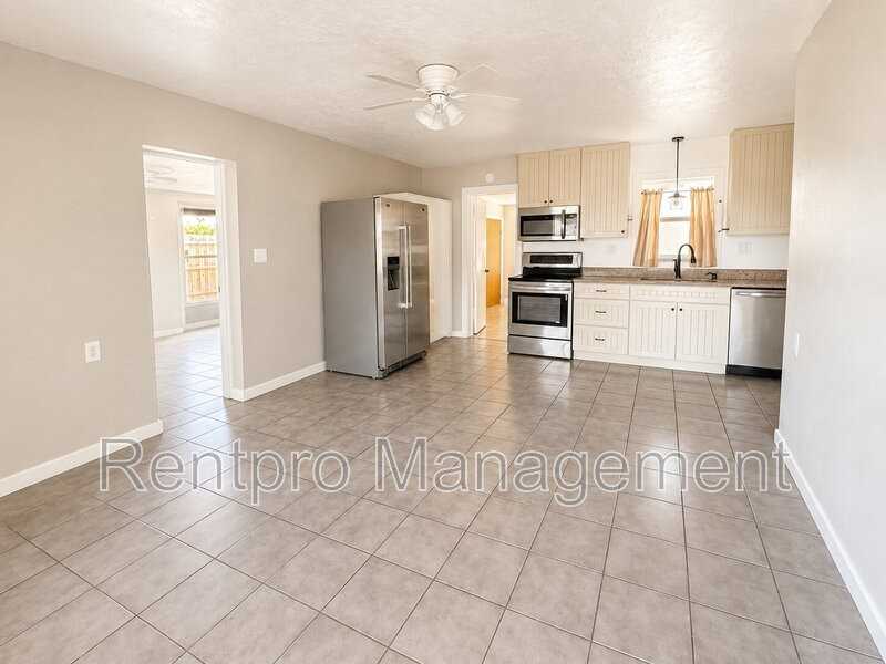 613 Shore Rd - Photo 2 of 9