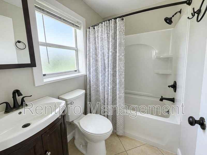 613 Shore Rd - Photo 3 of 9
