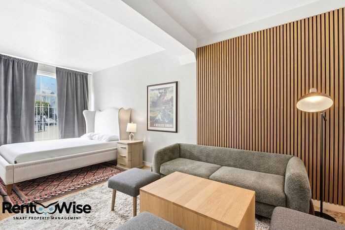 988990 Broadway #2 - Photo 4 of 19