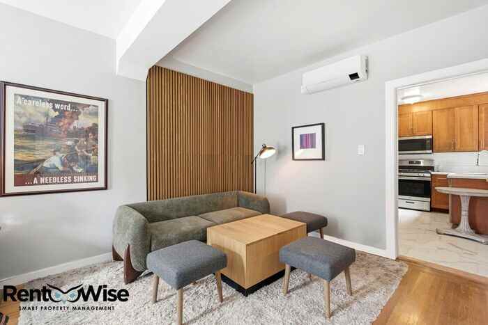 988990 Broadway #2 - Photo 5 of 19