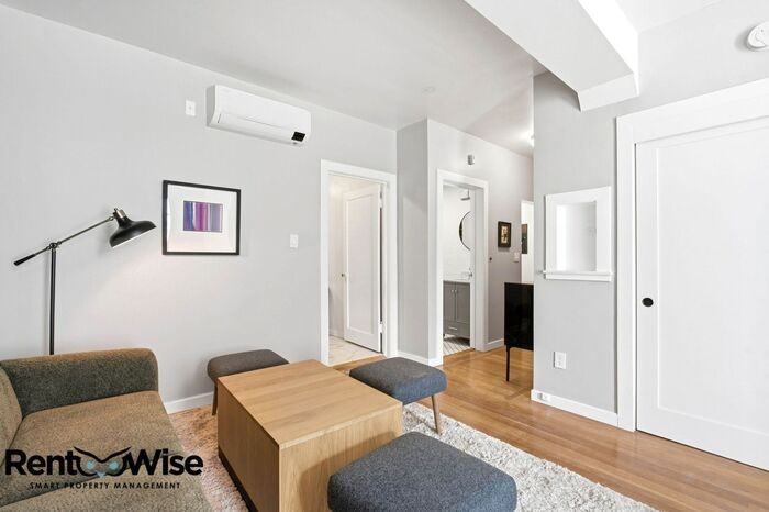 988990 Broadway #2 - Photo 6 of 19