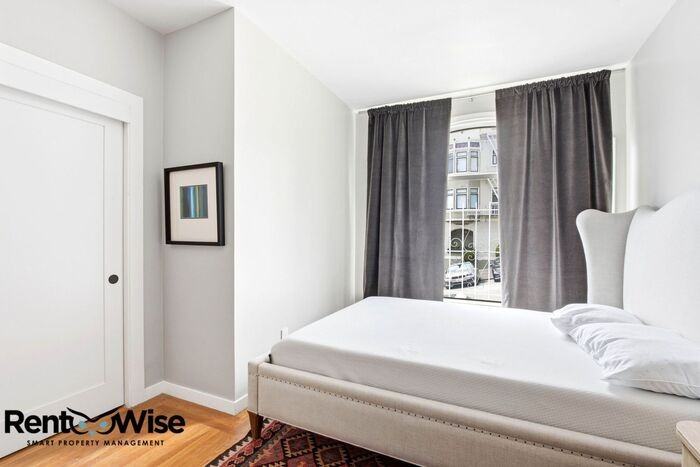 988990 Broadway #2 - Photo 7 of 19
