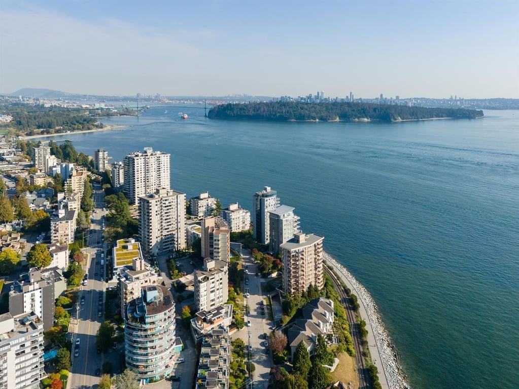 Bellevue Tower - Photo 2 of 50