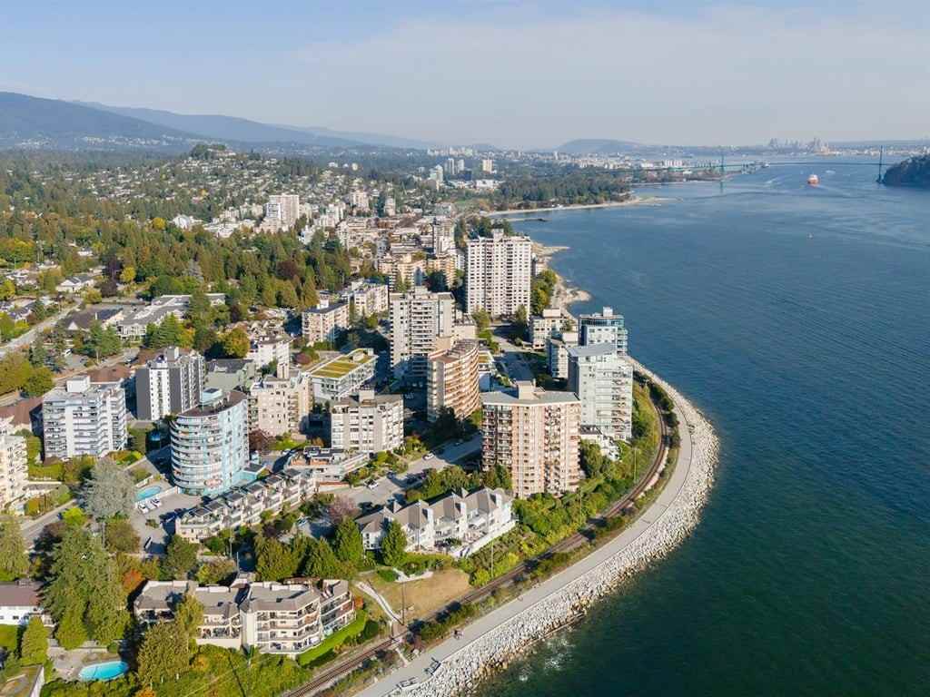 Bellevue Tower - Photo 3 of 50