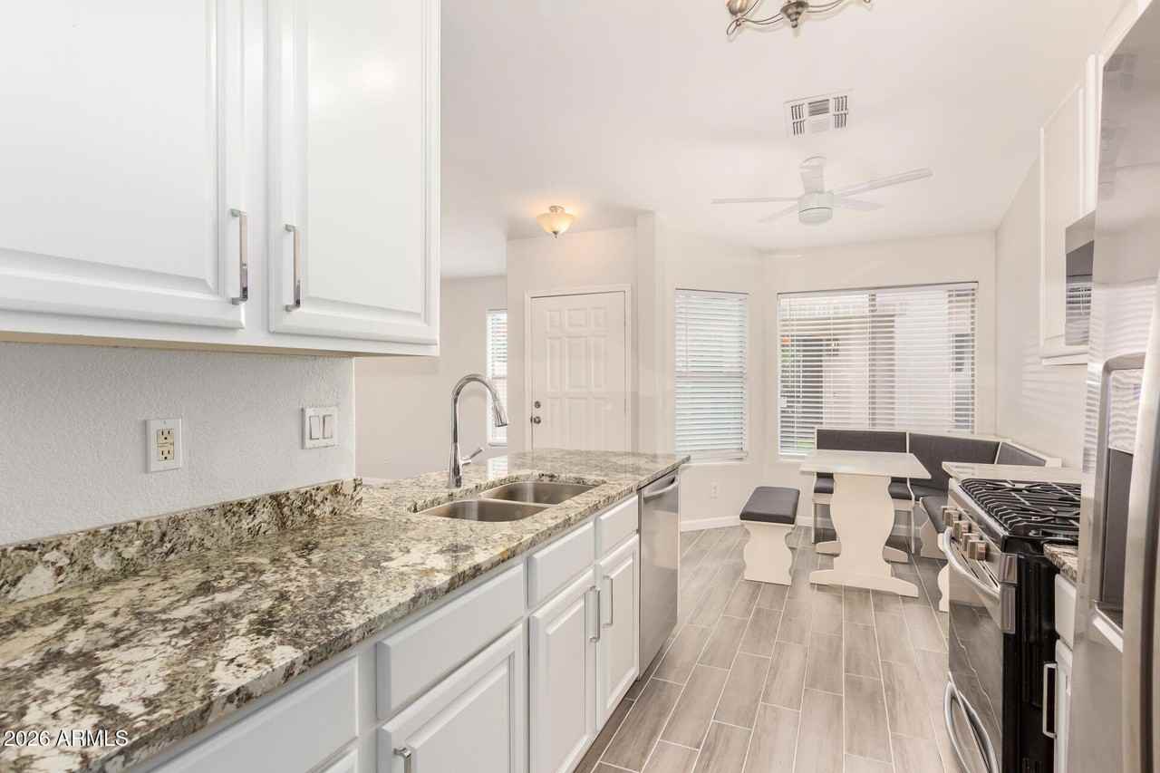1851 E Carla Vista Dr - Photo 4 of 21