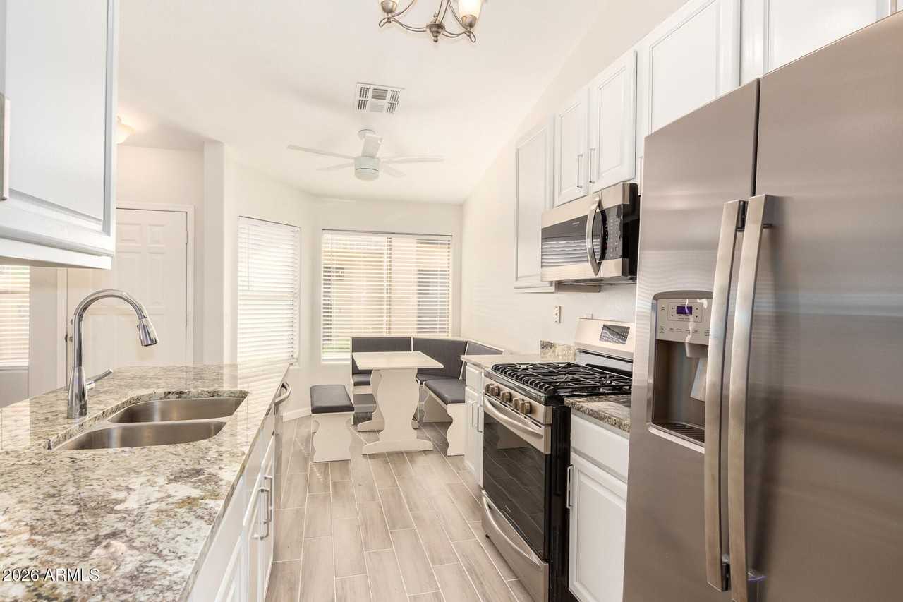 1851 E Carla Vista Dr - Photo 5 of 21