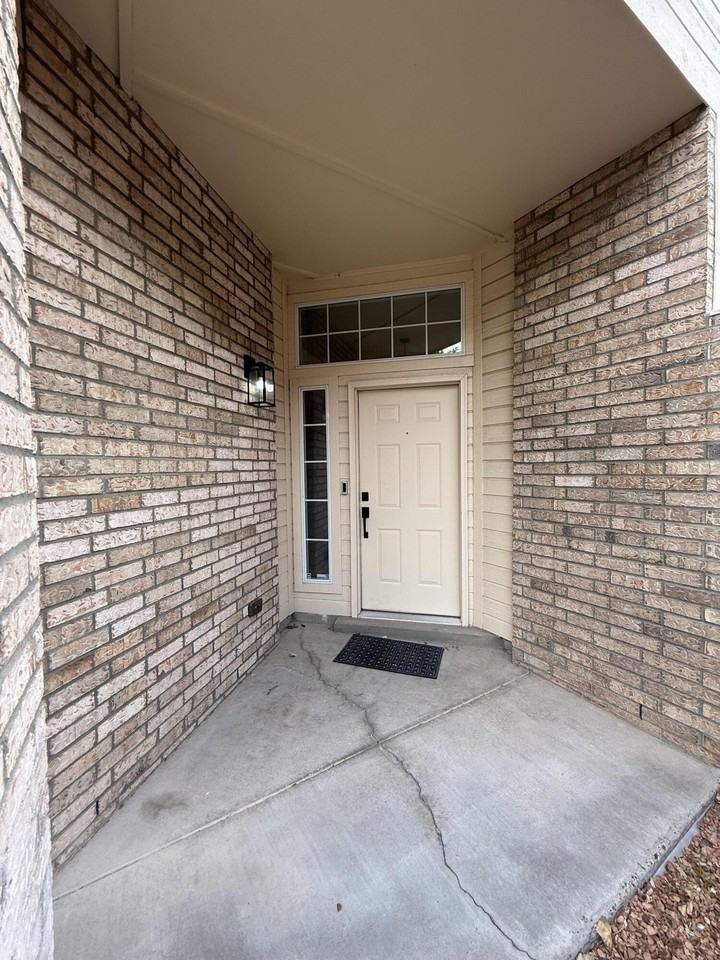 7616 Copperfield Dr Ne - Photo 4 of 47