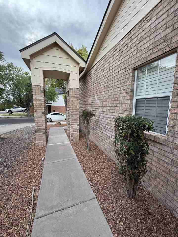 7616 Copperfield Dr Ne - Photo 5 of 47