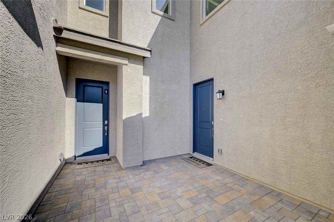 10022 Decano Ridge St - Photo 3 of 50