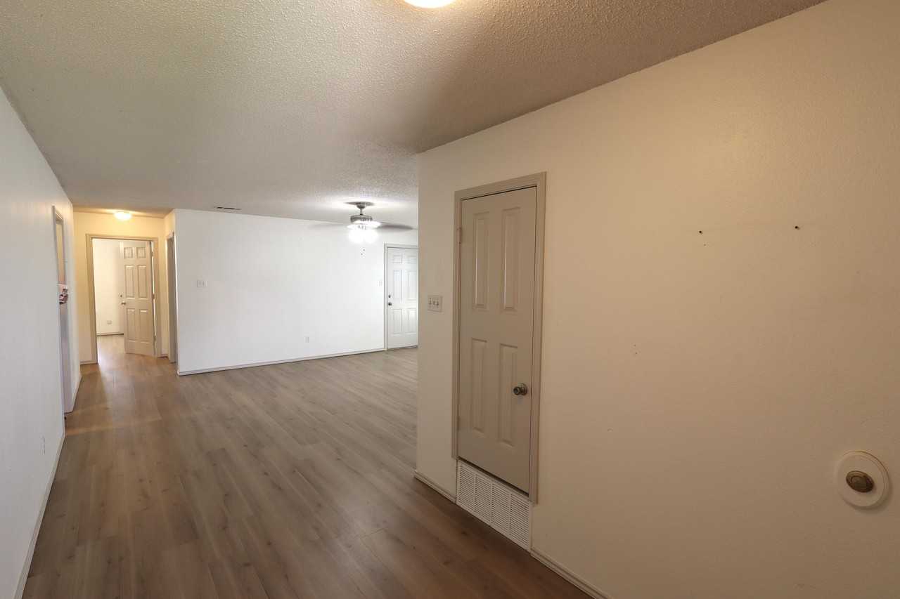 811 Ironton Dr - Photo 3 of 21